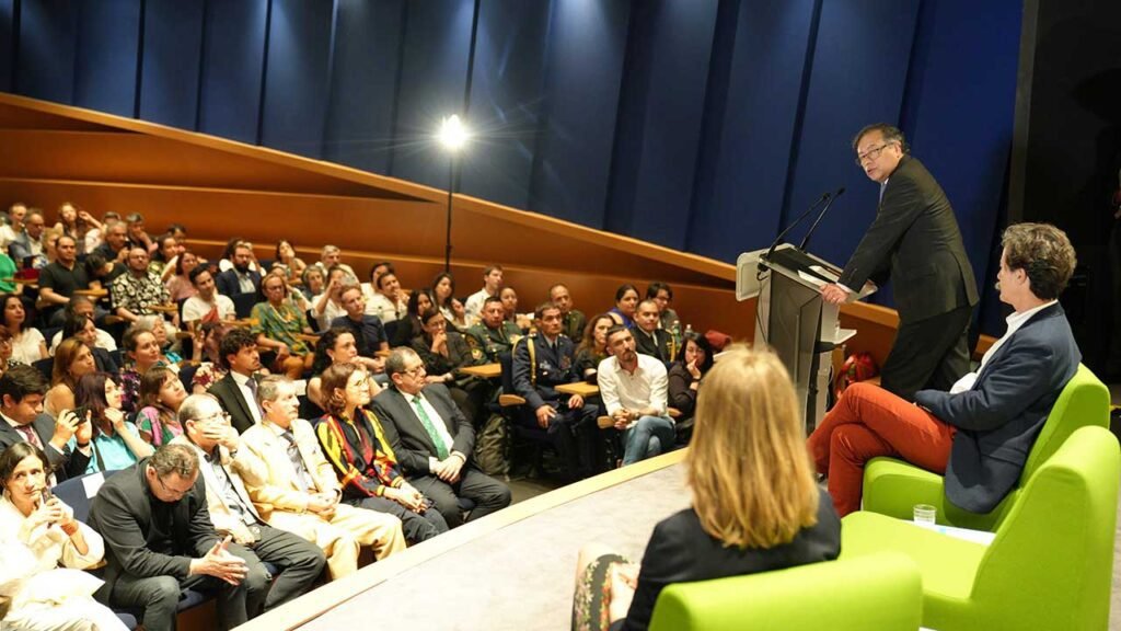 230623 05 Encuentro colombianos Paris 1280 El Gobierno de Colombia vuelve a impulsar la Reforma Laboral