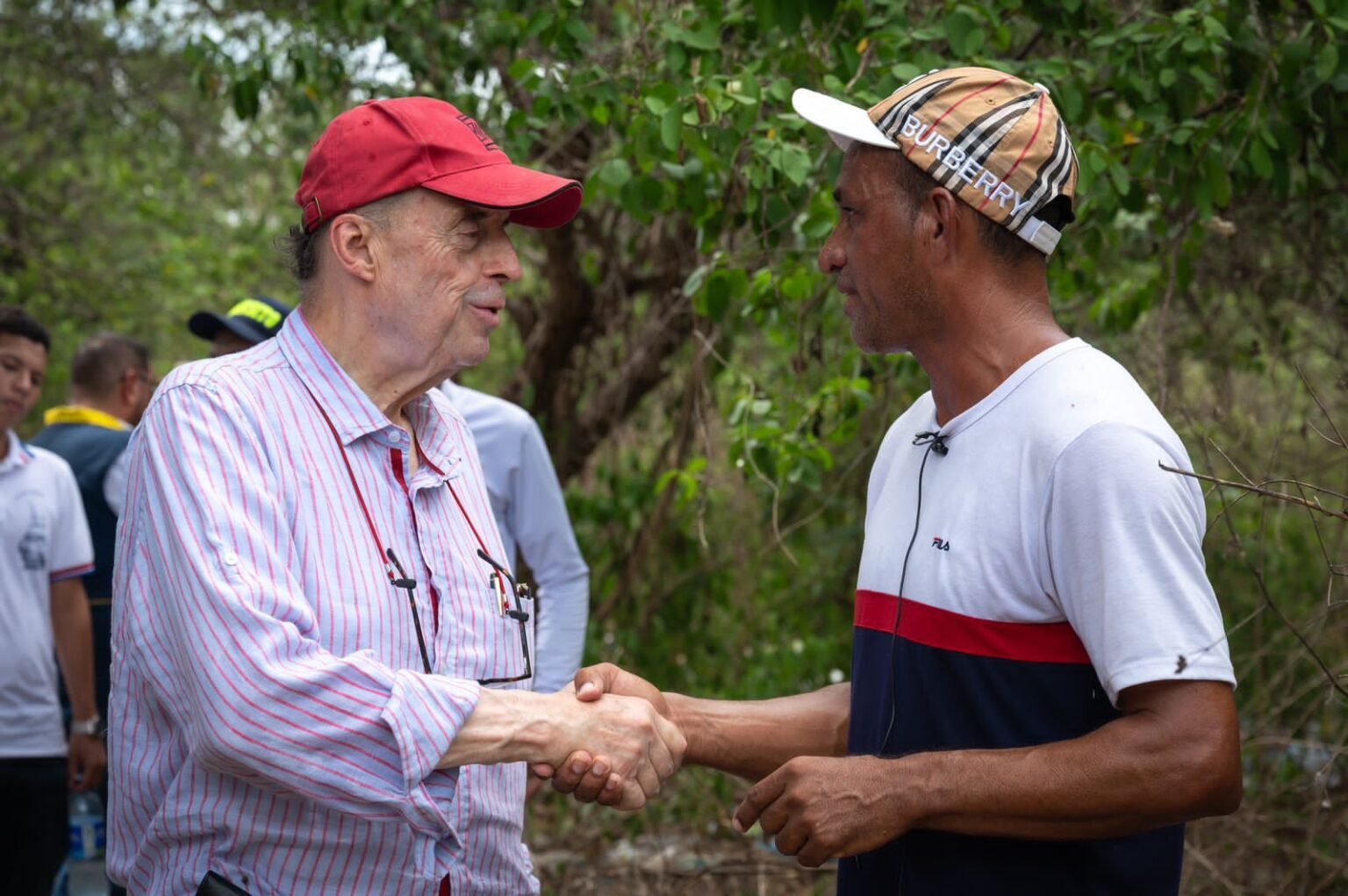 Canciller Álvaro Leyva escucha denuncias de abandono histórico en la frontera de La Guajira